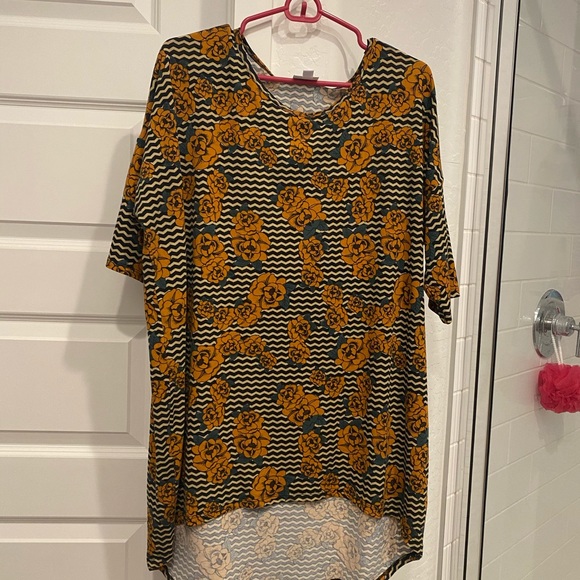 LuLaRoe Tops - LuLaRoe Irma tunic